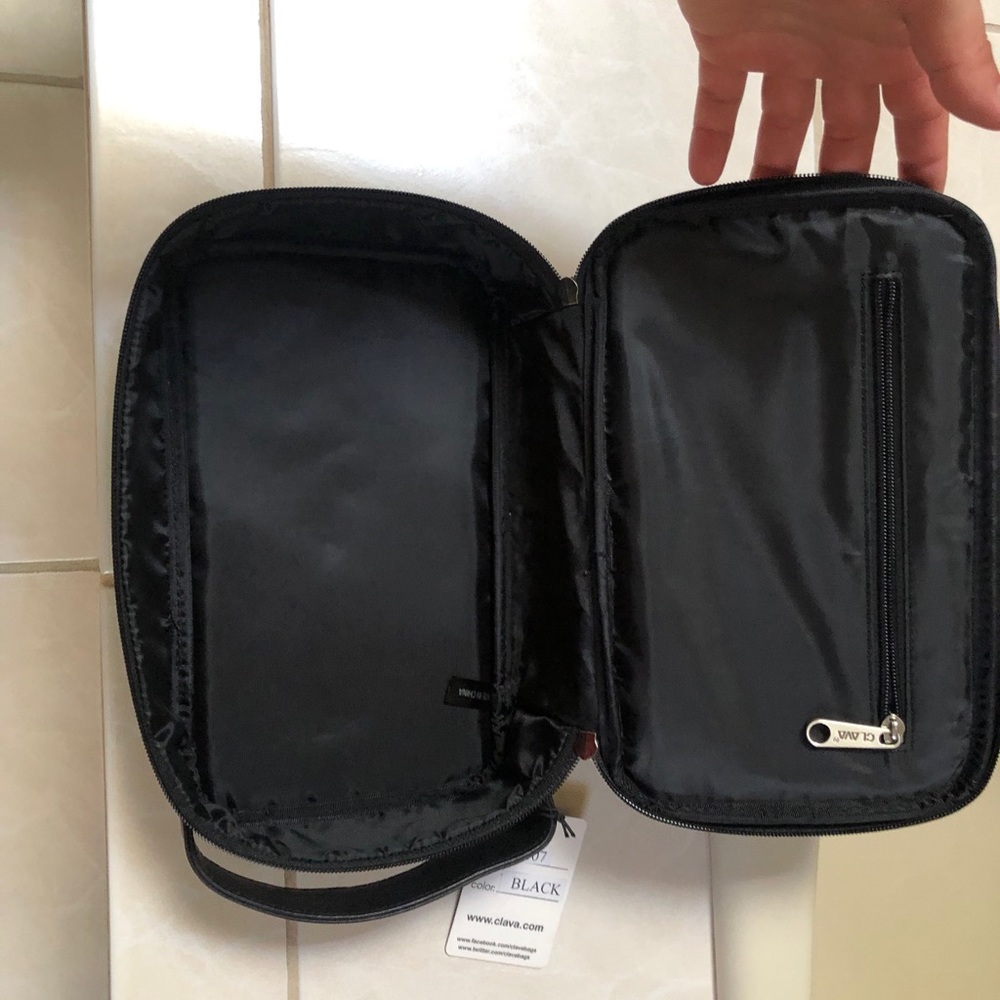 BRAND NEW CLAVA 100% leather toiletry bag